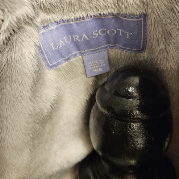 Vest by Laura Scott - Picture 3 of 6